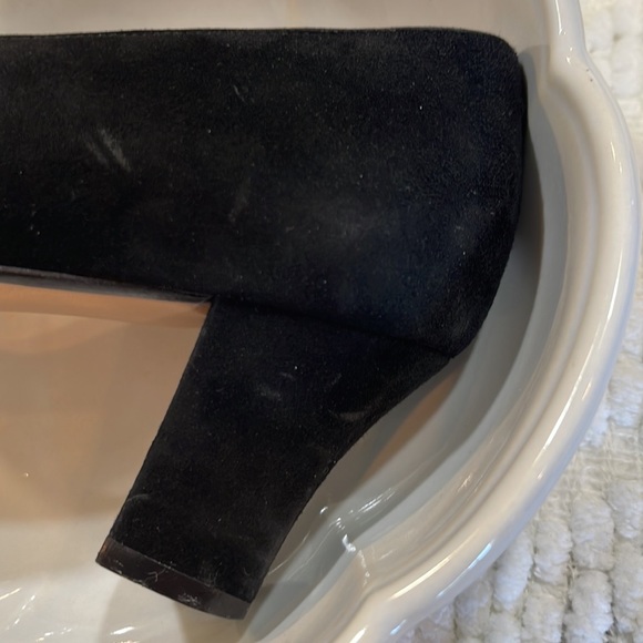 SALVATORE FERRAGAMO black suede heels - Picture 6 of 14